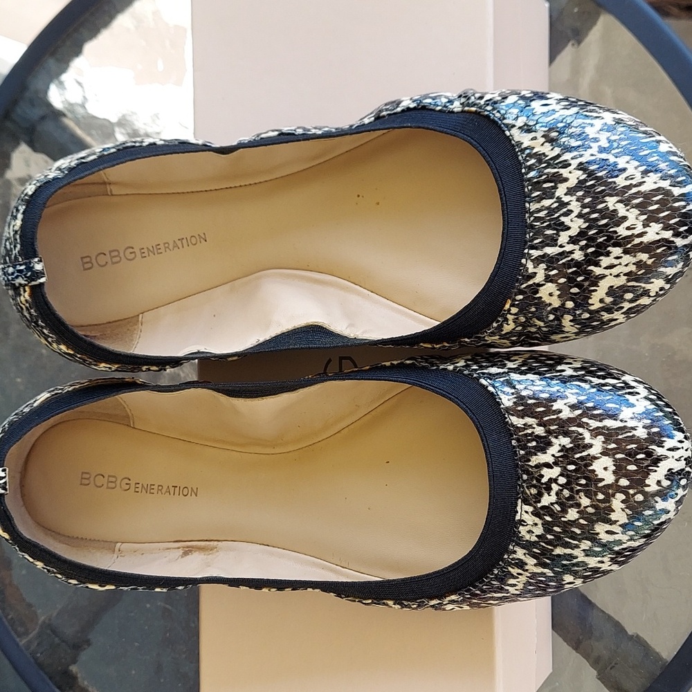 BCBG Generation ballet flats